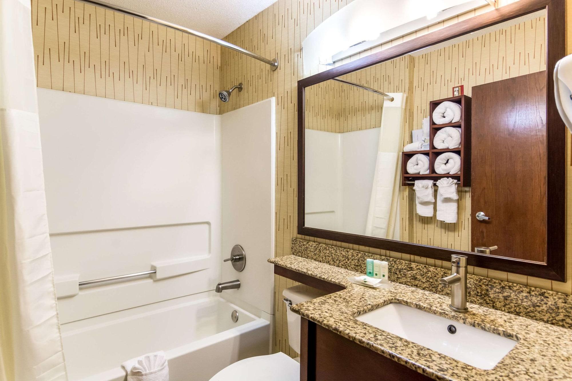 Quality Inn Chester - South Richmond Экстерьер фото