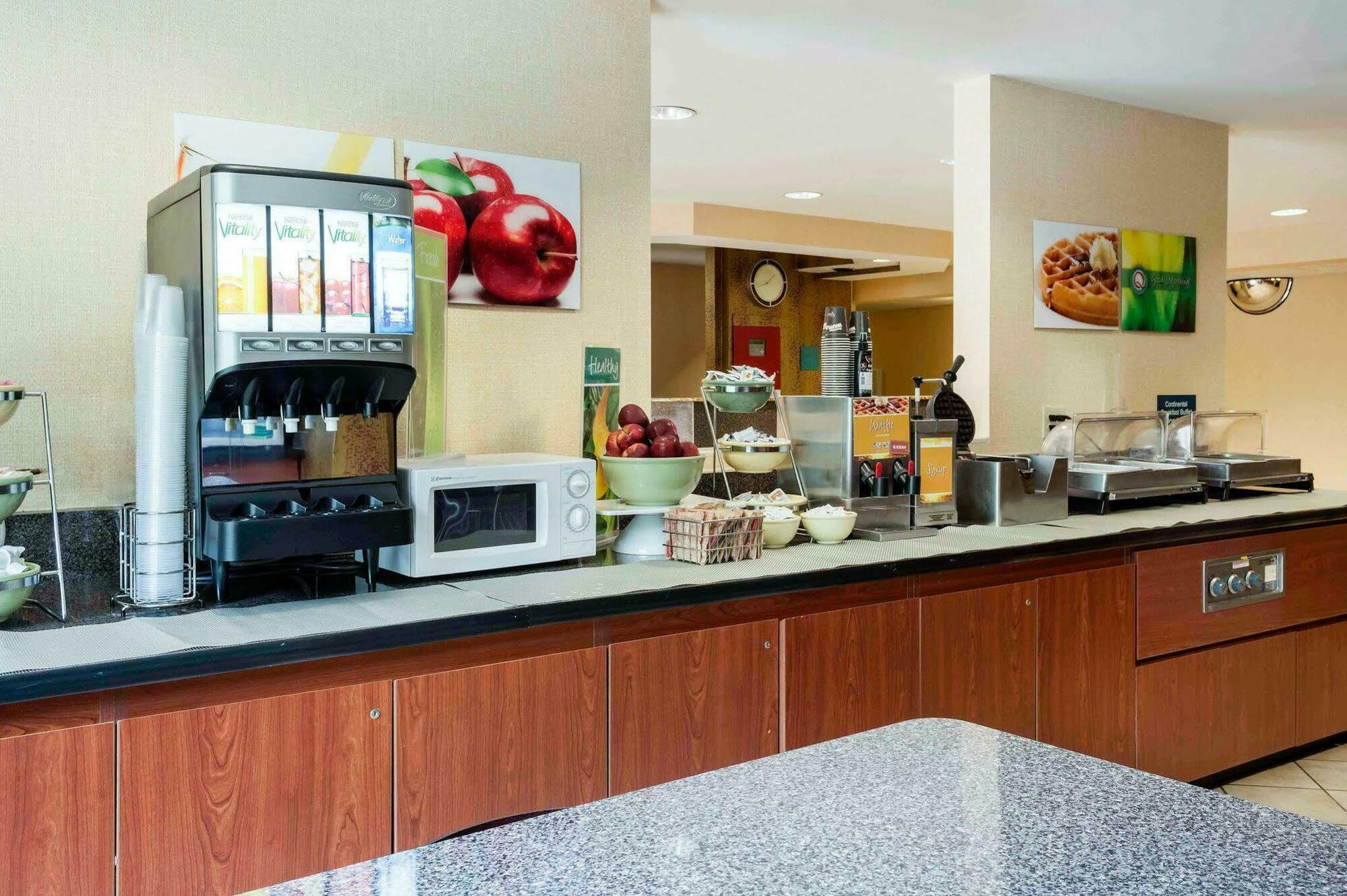 Quality Inn Chester - South Richmond Экстерьер фото